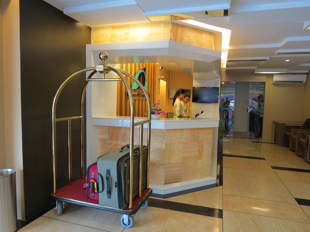 Business Alliance Hotel Rangoon Buitenkant foto
