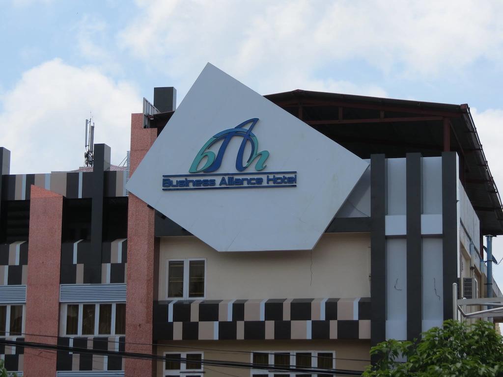 Business Alliance Hotel Rangoon Buitenkant foto