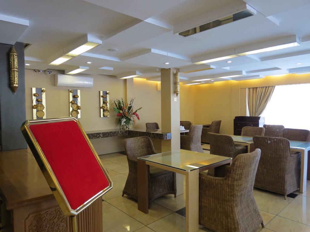 Business Alliance Hotel Rangoon Buitenkant foto