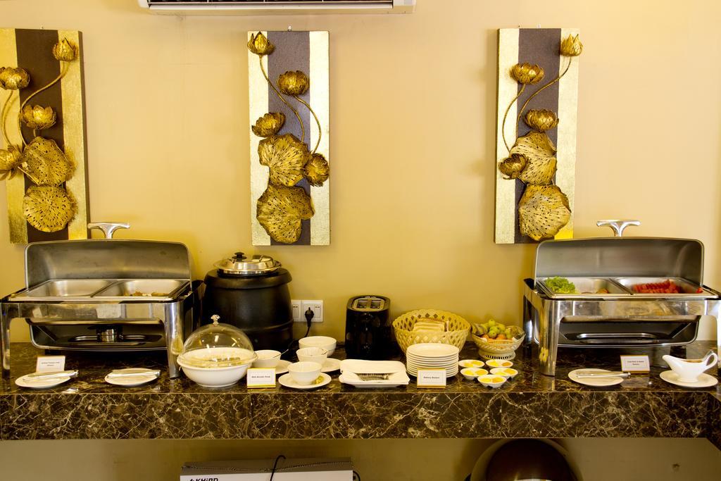 Business Alliance Hotel Rangoon Buitenkant foto