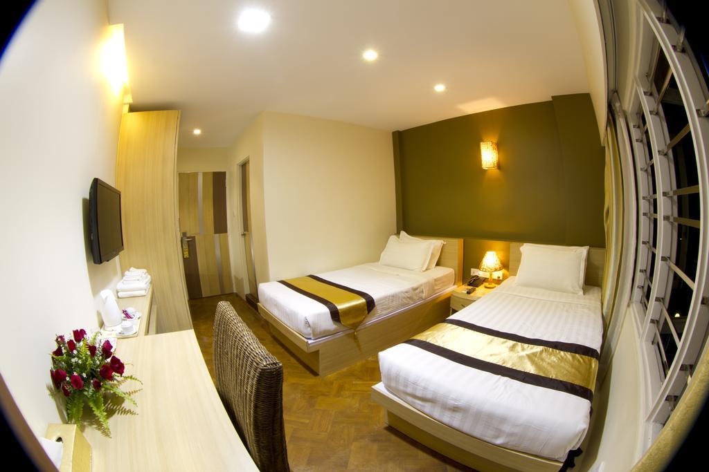 Business Alliance Hotel Rangoon Buitenkant foto