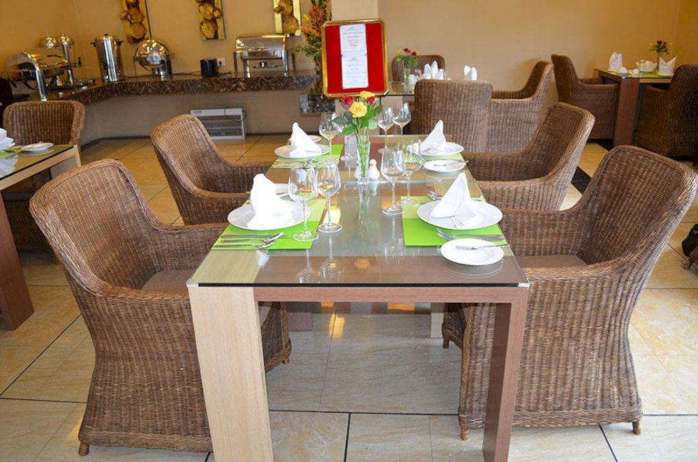 Business Alliance Hotel Rangoon Buitenkant foto