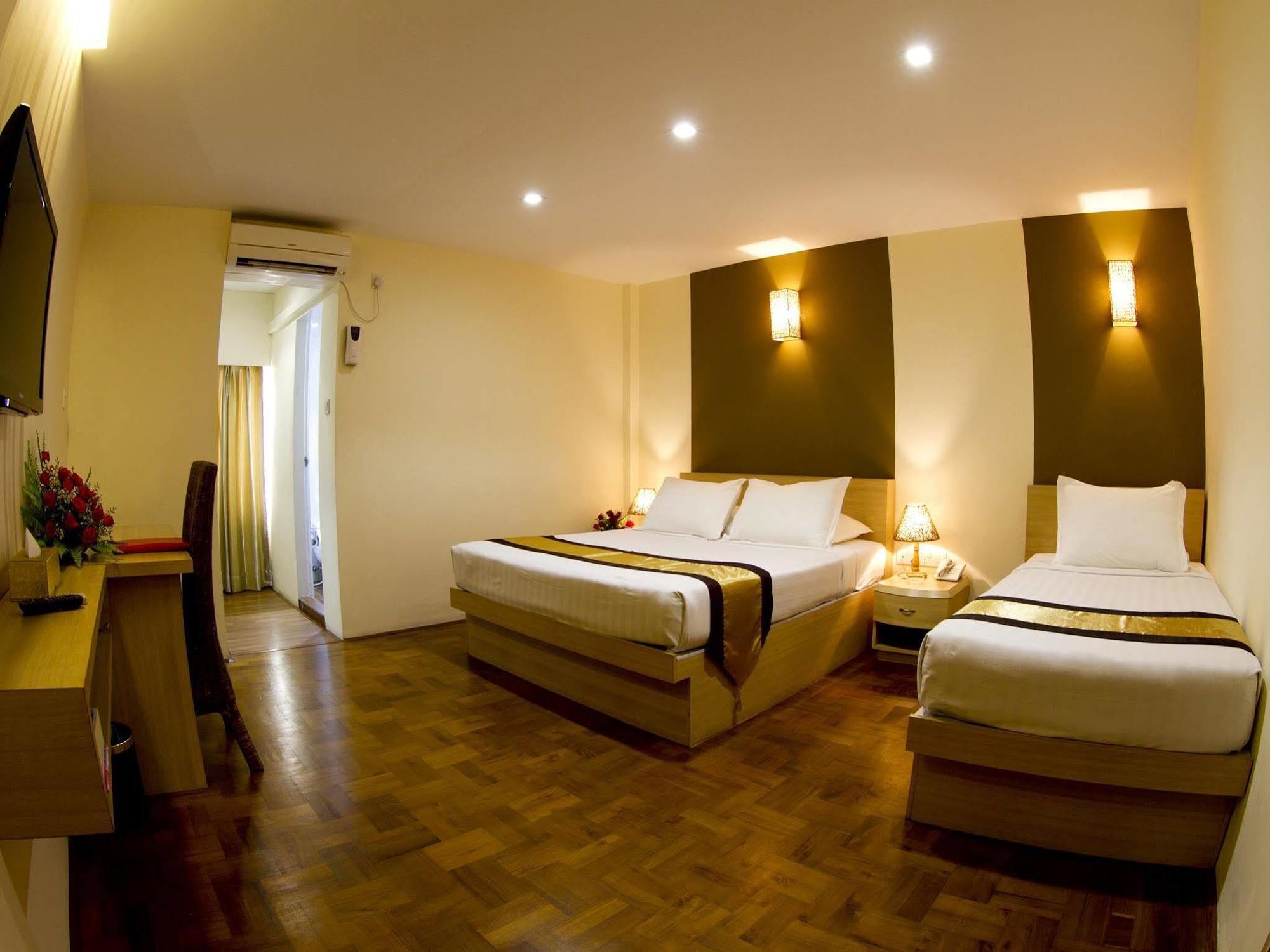 Business Alliance Hotel Rangoon Buitenkant foto
