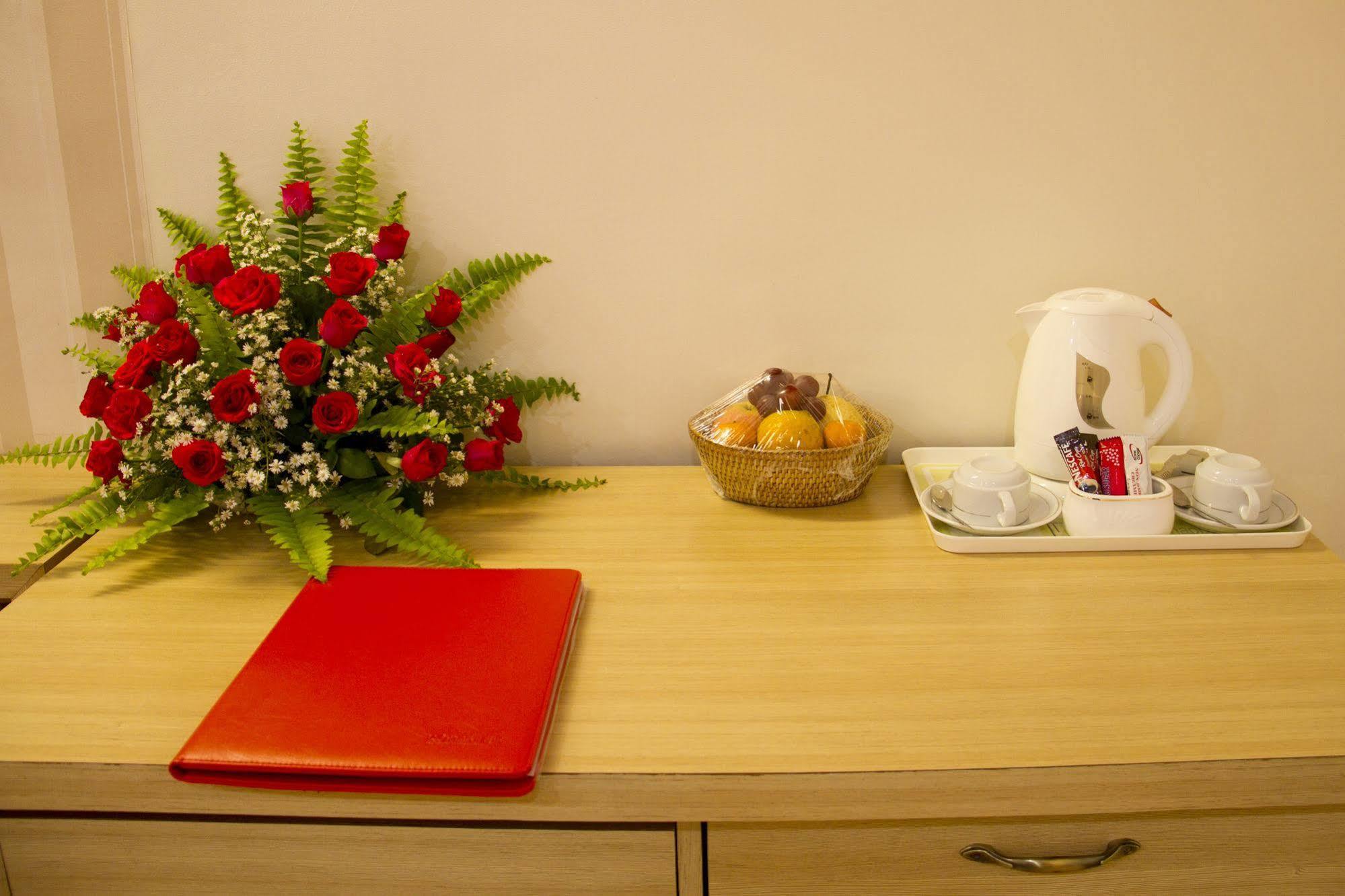 Business Alliance Hotel Rangoon Buitenkant foto