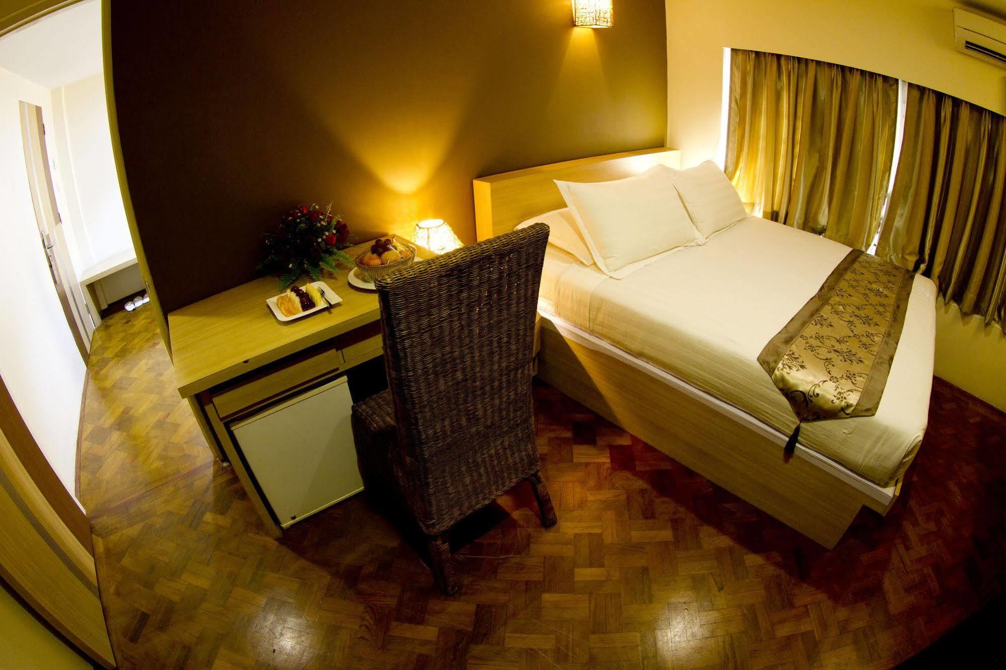 Business Alliance Hotel Rangoon Buitenkant foto