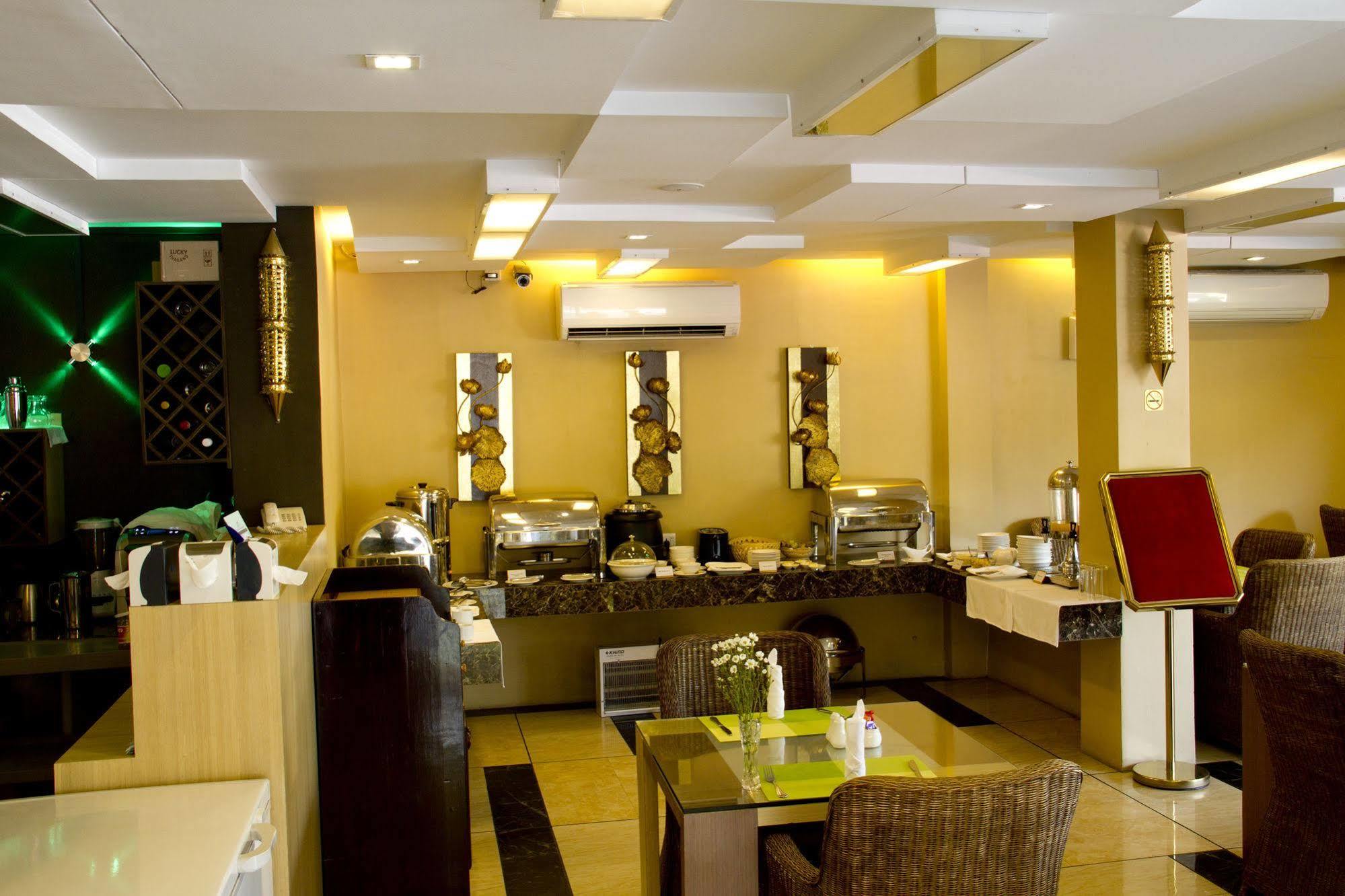 Business Alliance Hotel Rangoon Buitenkant foto